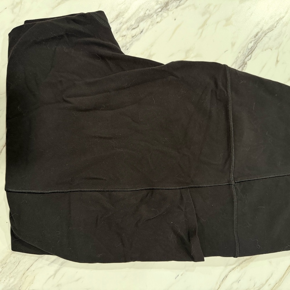 Athleta Black Salutation Stash 7/8 Leggings with pockets